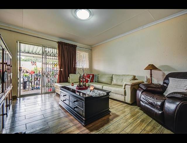 2 BEDROOM TOWNHOUSE FOR SALE IN GREENSTONE HILL